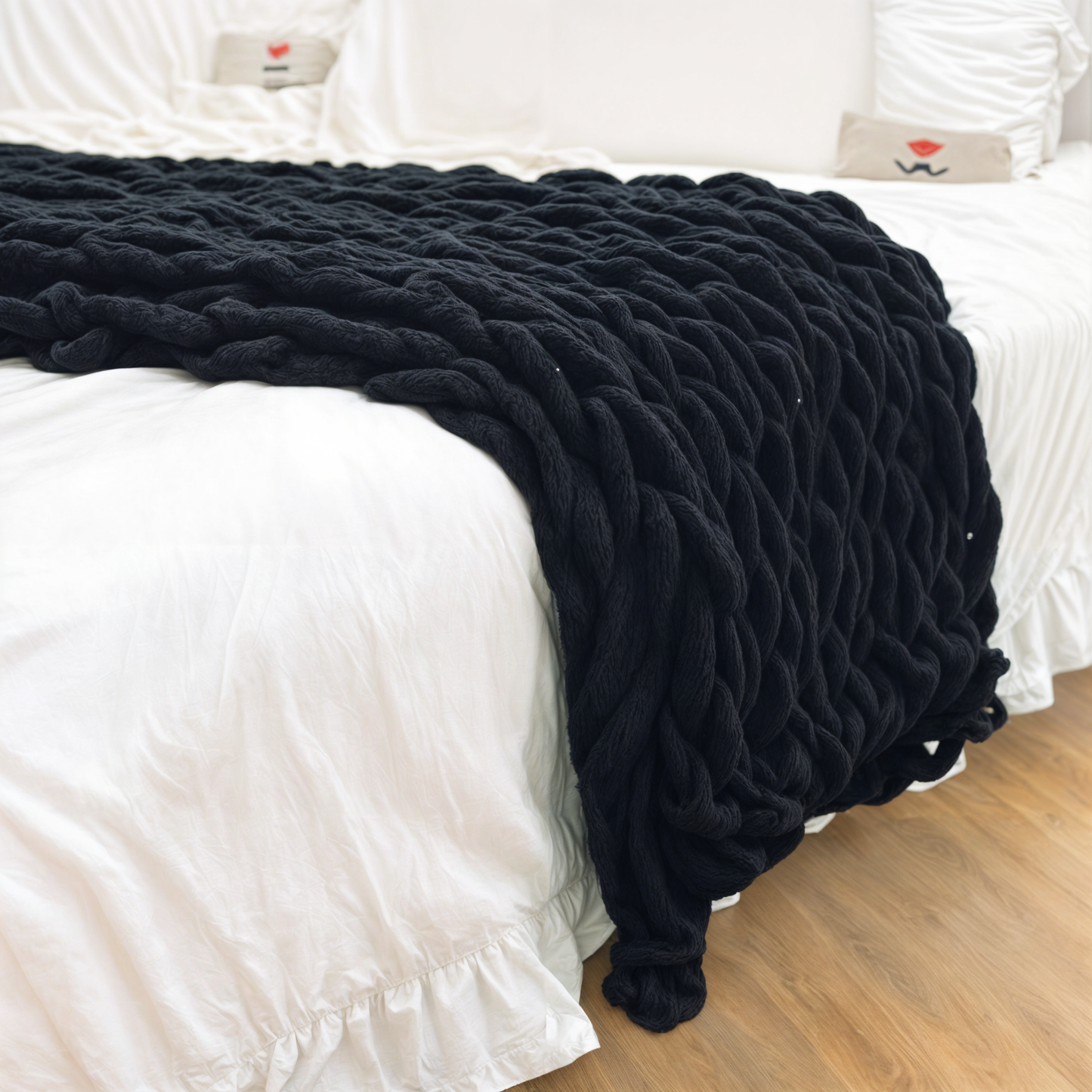 Handmade Chunky Knitted Throw Blanket - Soft Hypoallergenic Microfiber, 6 Colors