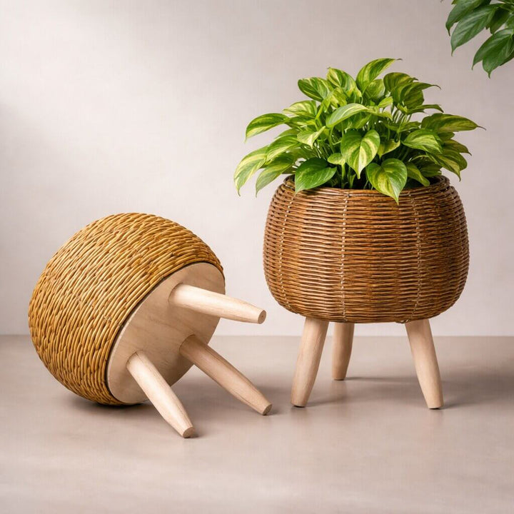 Woven Style Flower Pot with Wooden Feet for Indoor and Outdoor Plant Display Stand