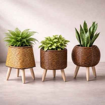 Woven Style Flower Pot with Wooden Feet for Indoor and Outdoor Plant Display Stand