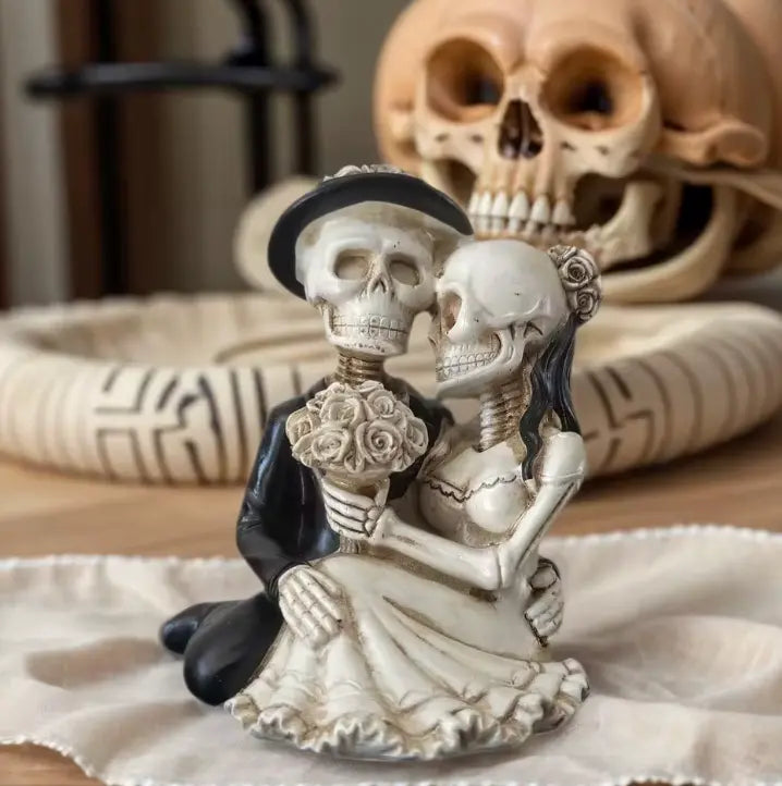 Embracing Skeleton Couple Figurine, Hand Painted Resin Gothic Bride and Groom Statue and Cake Topper