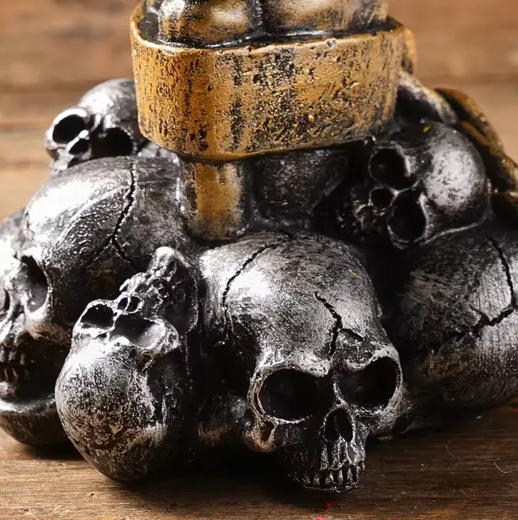 Skeleton Hand Skull Vase, Gothic Resin Planter with Skulls and Chains for Flowers and Succulents
