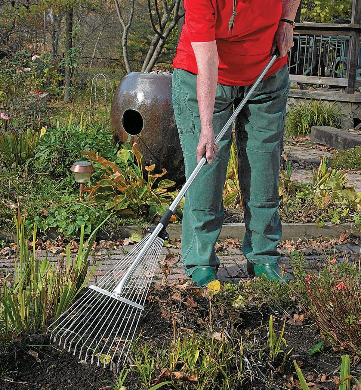 Extendable Steel Leaf Rake with 45cm Rake Head, Adjustable Handle, Lightweight Design