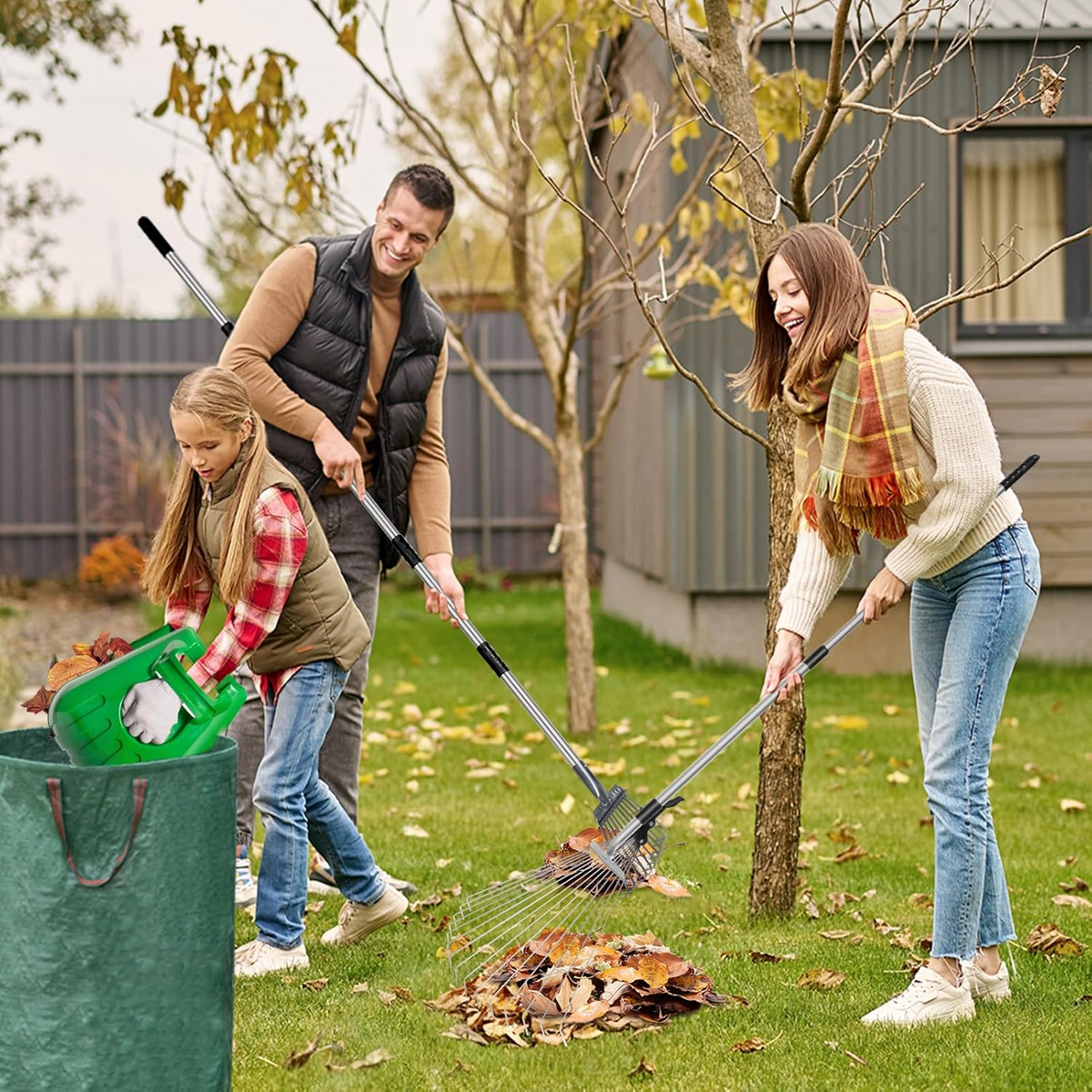 Extendable Steel Leaf Rake with 45cm Rake Head, Adjustable Handle, Lightweight Design