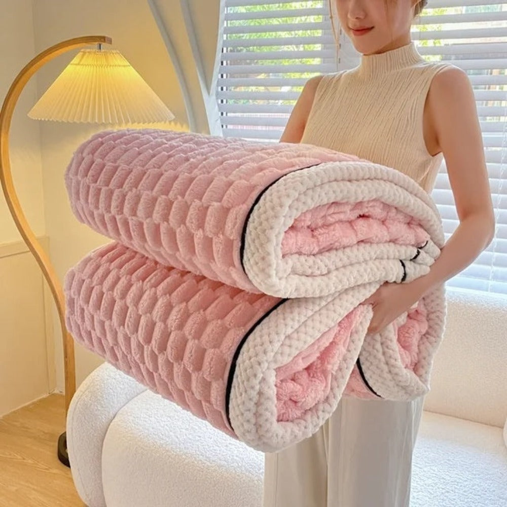 Cozy Bubble Fleece Throw Blanket - Soft Sherpa Blanket for All-Season Comfort