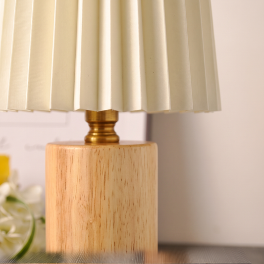 Pleated table lamp - Wood - lifestyle