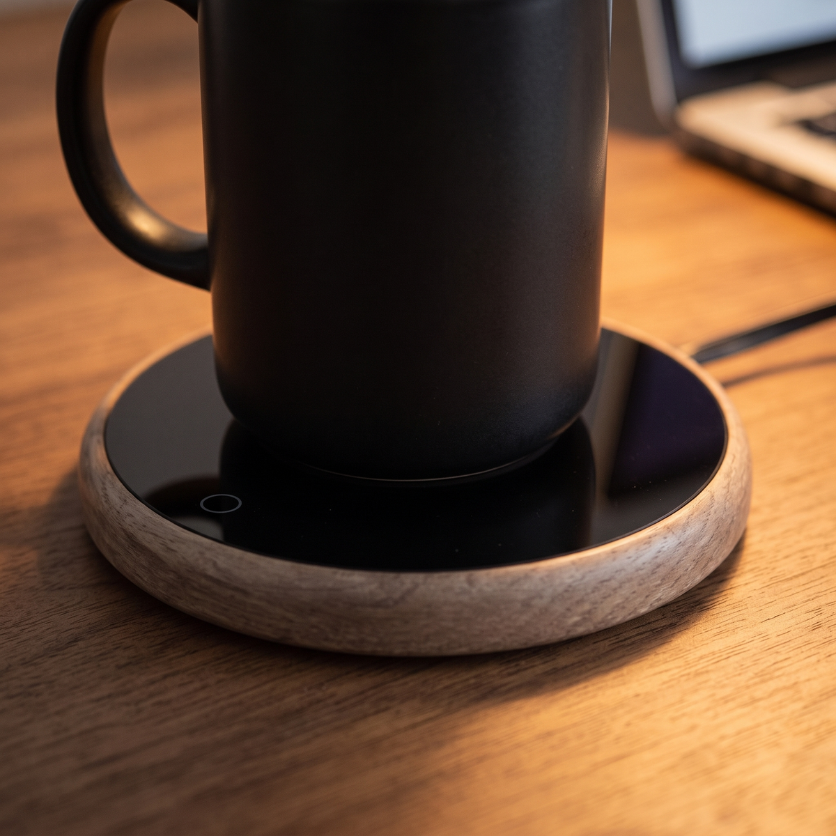 Mug warmer - Wood Grain - lifestyle