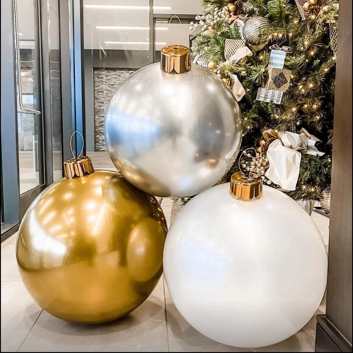 Inflatable Christmas Ball Decoration 17.7 Inch Hanging Indoor Outdoor Holiday Sphere Eight Colours