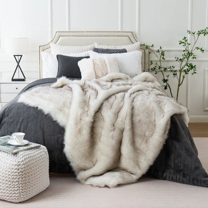 Luxury Faux Fox Fur Throw Blanket, Thick Plush Bedspread and Sofa Throw for Cosy Elegant Home Decor