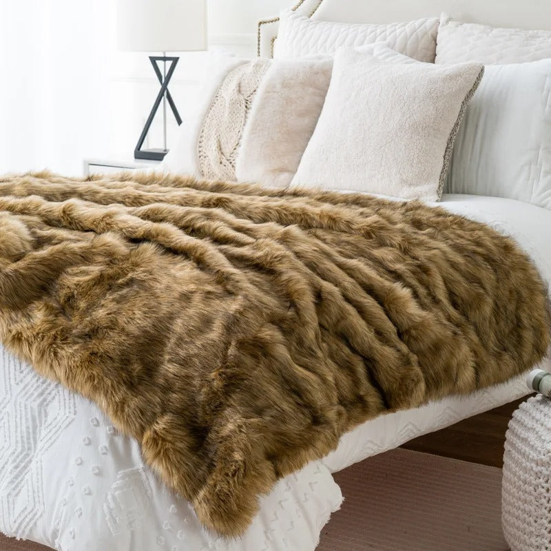 Luxury Faux Fox Fur Throw Blanket, Thick Plush Bedspread and Sofa Throw for Cosy Elegant Home Decor