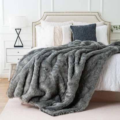 Luxury Faux Fox Fur Throw Blanket, Thick Plush Bedspread and Sofa Throw for Cosy Elegant Home Decor
