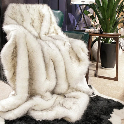 Luxury Faux Fox Fur Throw Blanket, Thick Plush Bedspread and Sofa Throw for Cosy Elegant Home Decor
