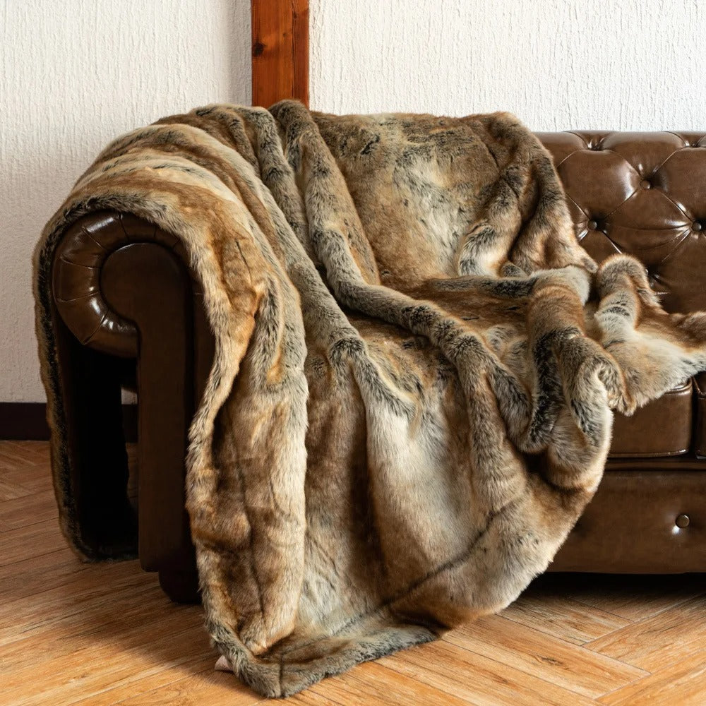 Luxury Faux Fox Fur Throw Blanket, Thick Plush Bedspread and Sofa Throw for Cosy Elegant Home Decor