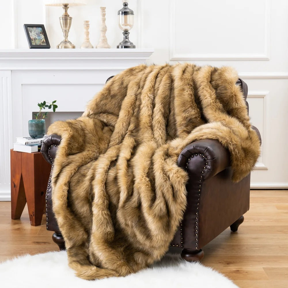 Luxury Faux Fox Fur Throw Blanket, Thick Plush Bedspread and Sofa Throw for Cosy Elegant Home Decor